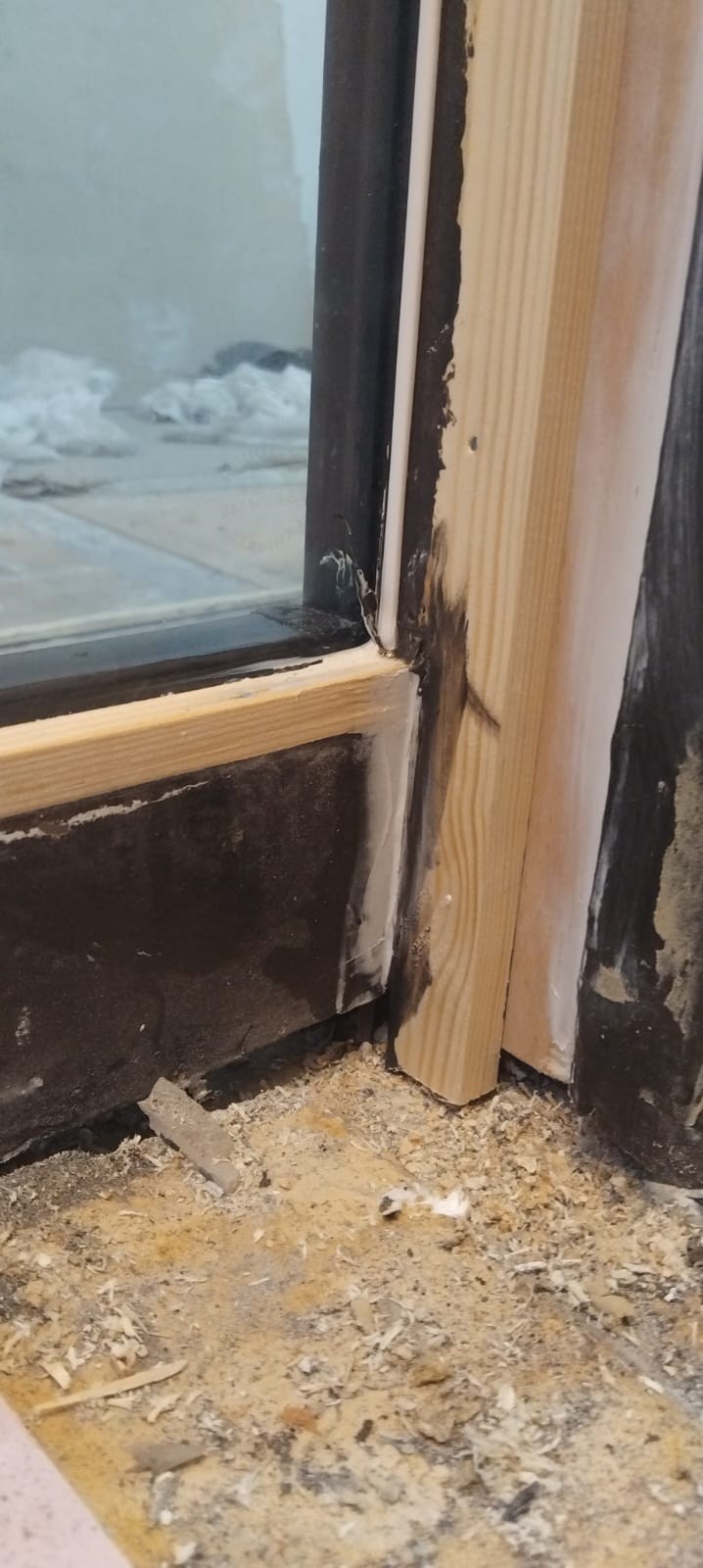 Window / frame condition at 24 Chancery Lane